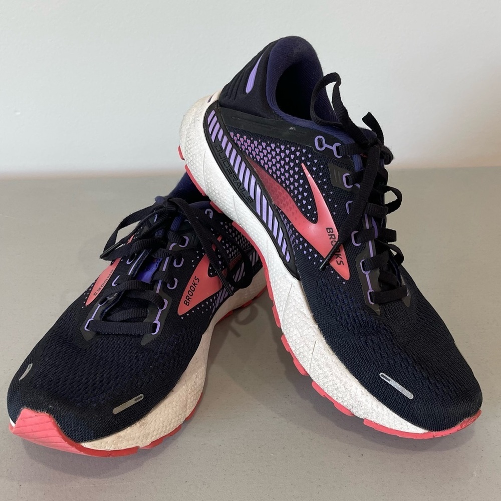 Brooks Women's Adrenaline GTS 22 shoe size 9 running walking casual work out gym